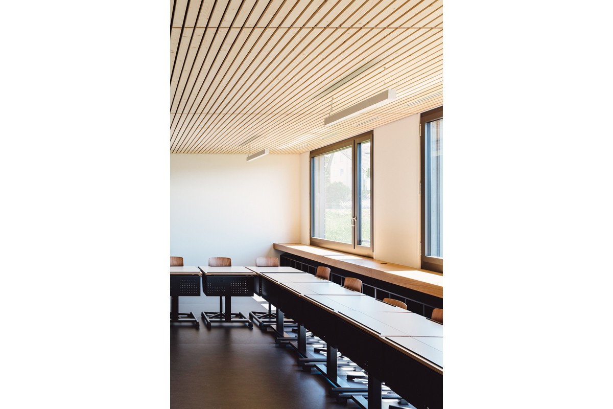 PR-1434-Jan-Keller-Klasse-hinten-Ausschnitt