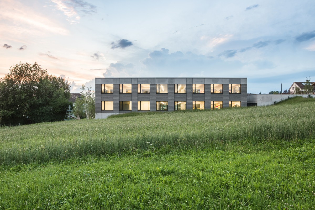 PR-2-1434-Jan-Keller-Ost-frontal-mit-Wiese